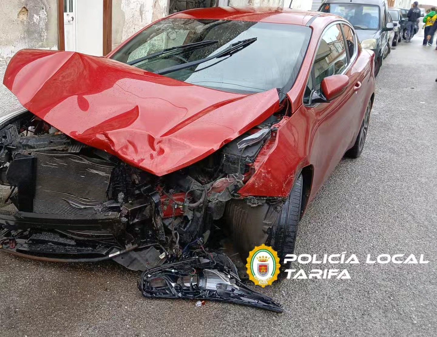 Una persona herida y cuatro vehículos con daños, en una colisión múltiple en Tarifa.