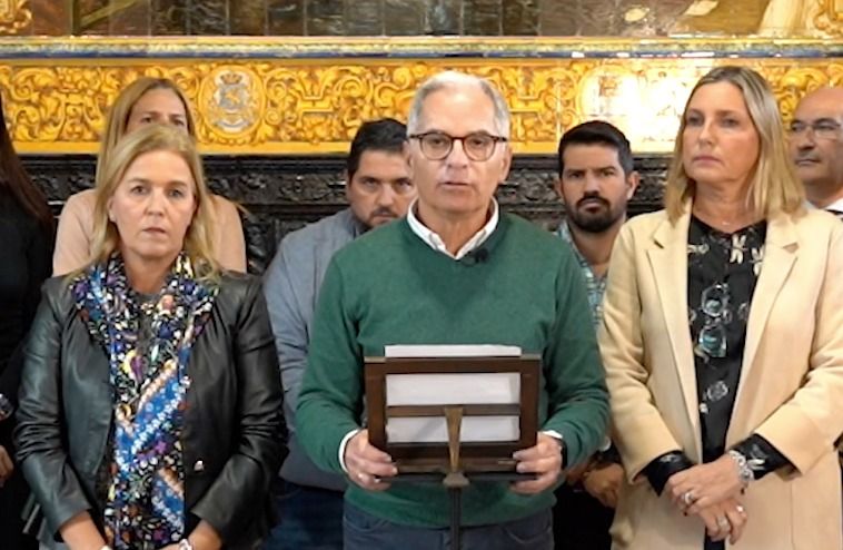 Pérez Custodio y Pajares, junto al equipo de gobierno.