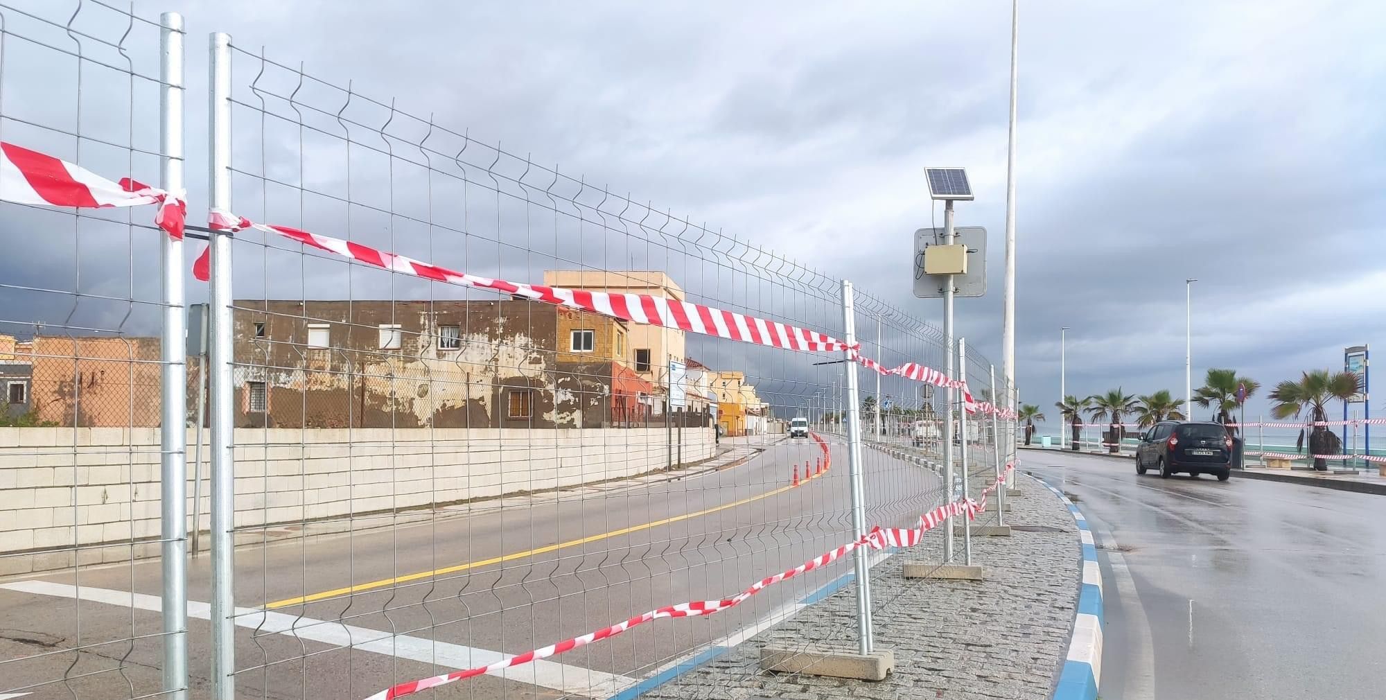 La Línea acomete desvíos de tráfico ante las obras de saneamiento en el paseo marítimo de levante