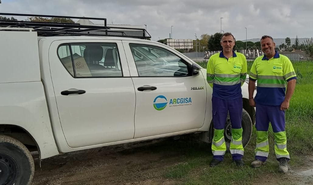 Rubén González García y Antonio Jesús Serrano Gómez, son los primeros trabajadores de la empresa pública ARCGISA que acuden a la zona afectada por la catástrofe