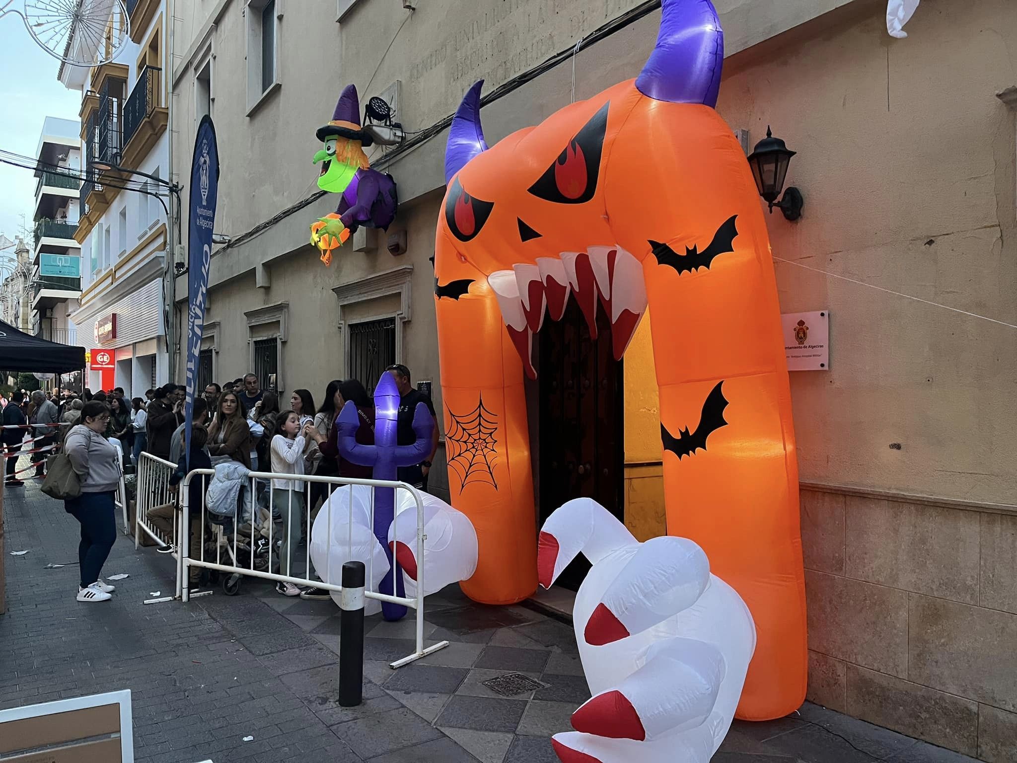 Algeciras se lo pasa de miedo en la Casa del Terror 