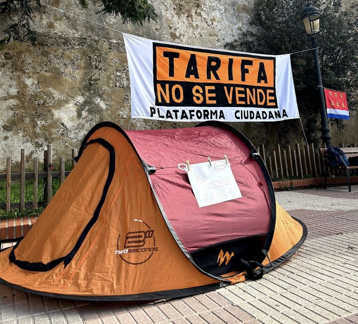 Tarifa reivindica el derecho a una vivienda digna en una concentración 