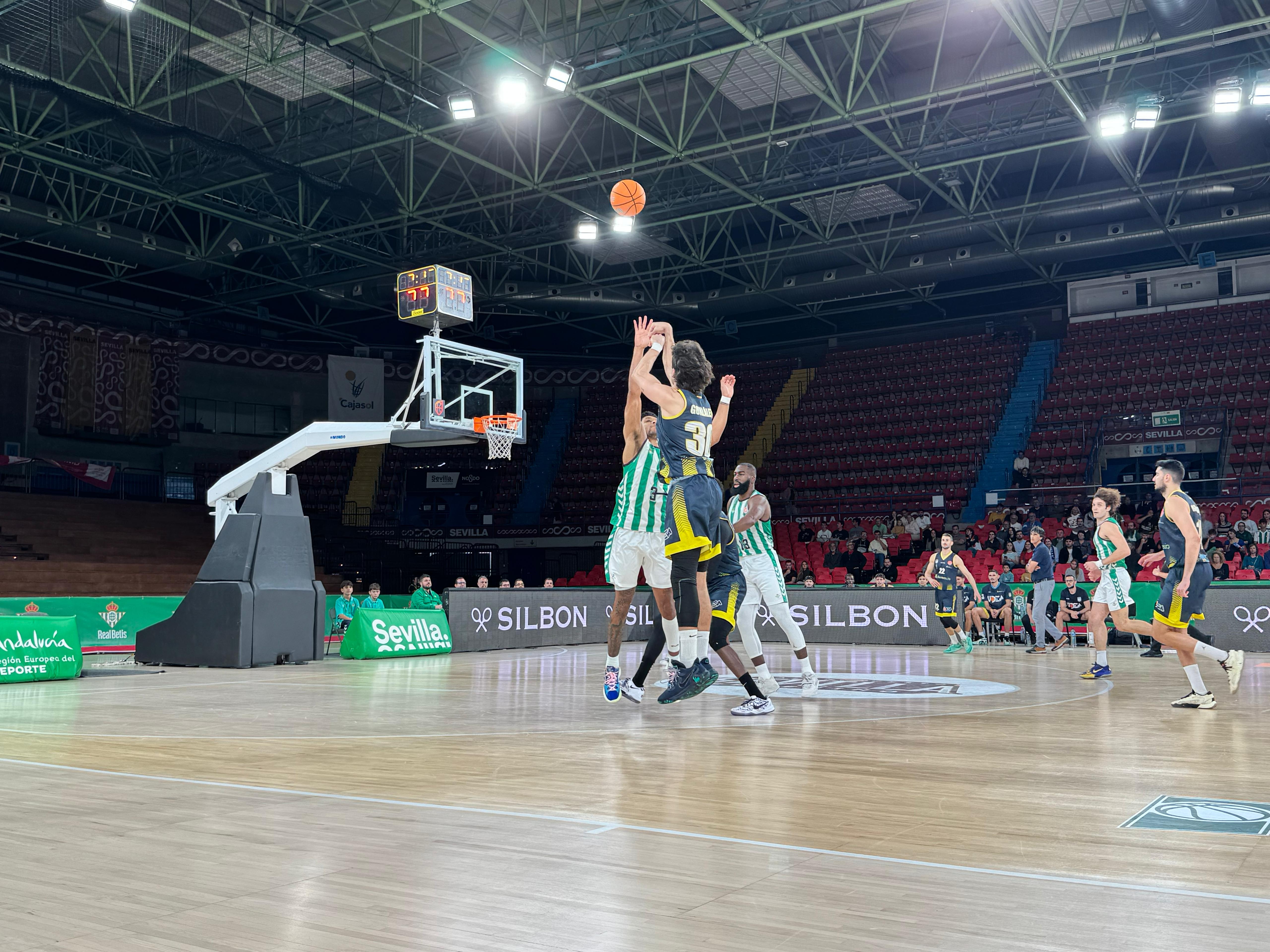 (77-56) Damex Udea cumple el trámite de la Copa España. 