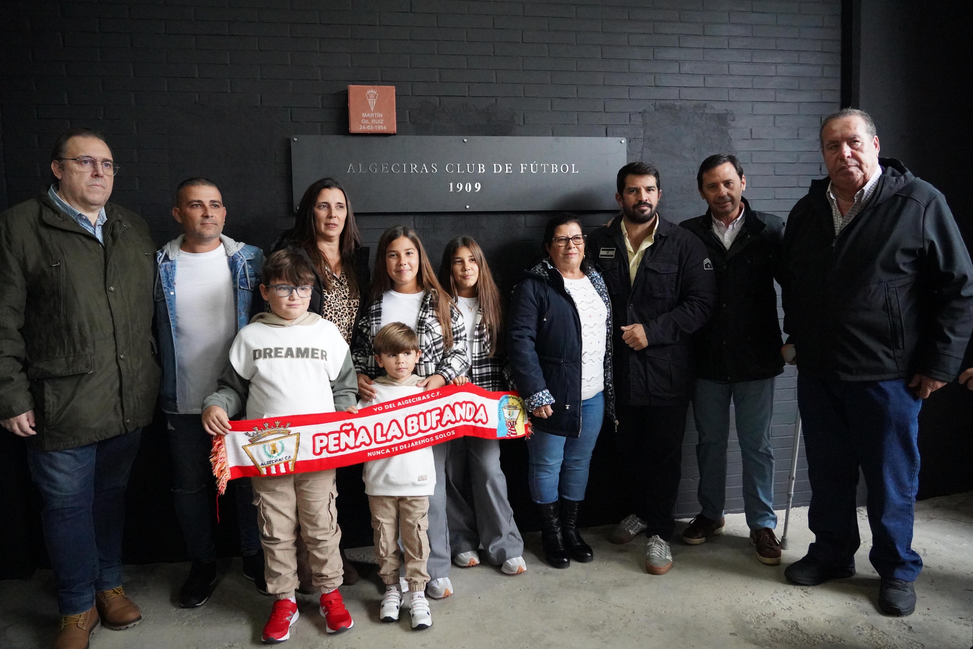 La primera piedra del Mural del aficionado del Algeciras C.F., en honor a Martín Gil