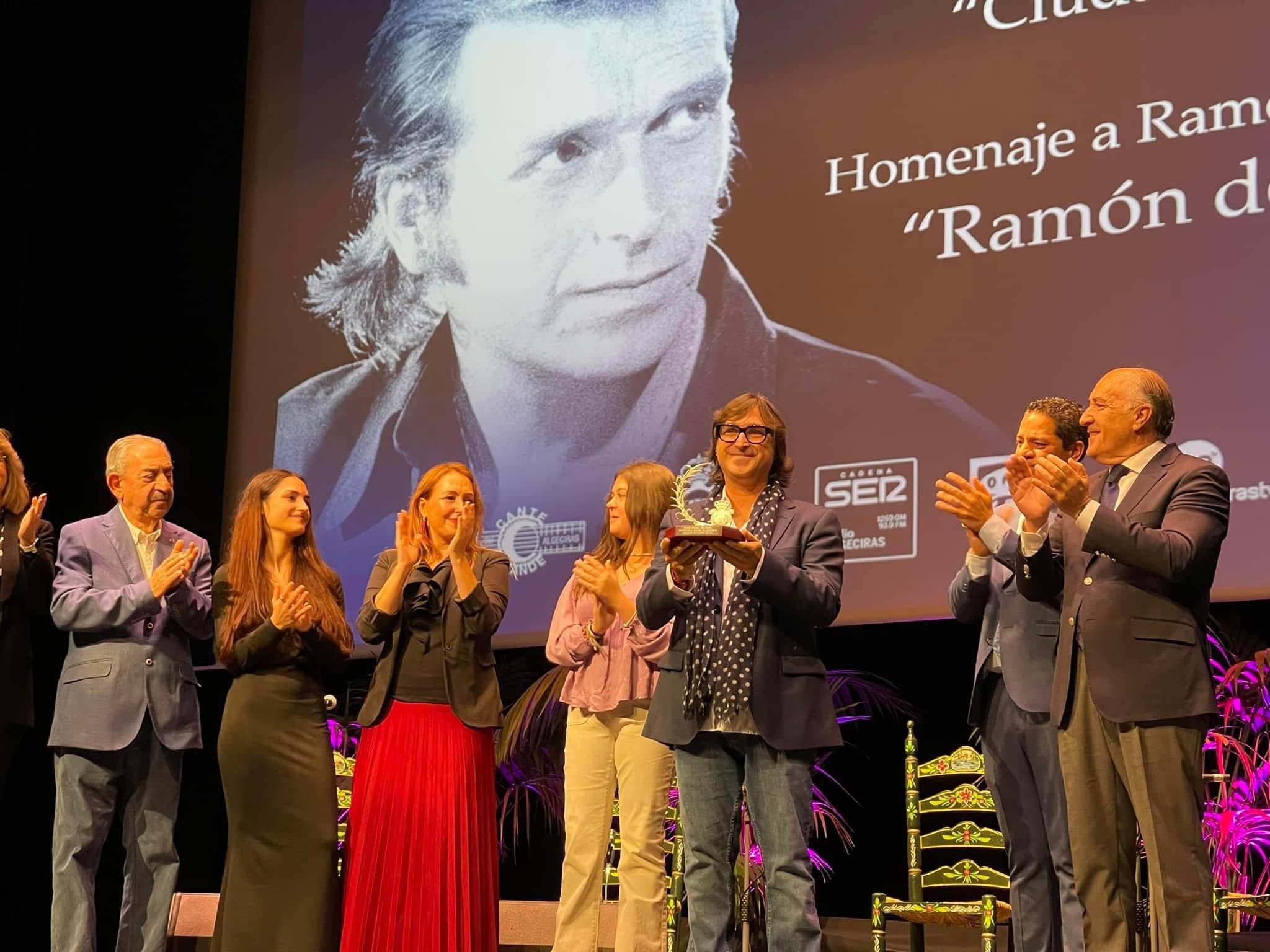 Ramón Sánchez levanta la Palma de Plata en honor a su padre. La Palma de Plata a Ramón de Algeciras, de justicia flamenca.