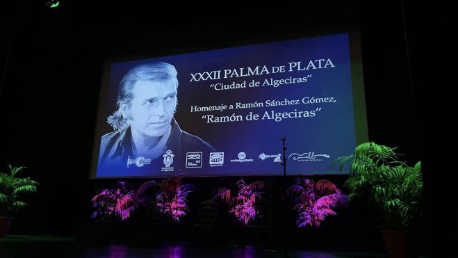 Escenario del Teatro Florida, con el rostro de un joven Ramón de Algeciras. 