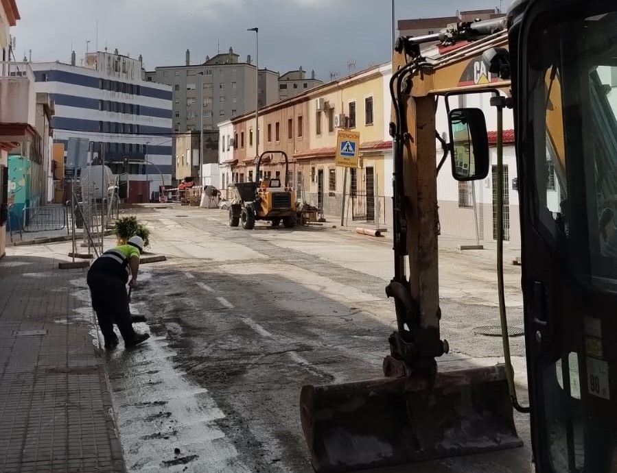 Finalizan las obras de saneamiento en General Marina y arrancan en la calle Virgen de África.