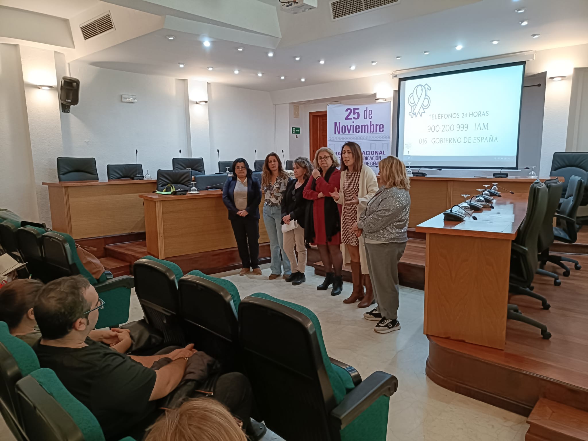 Un taller muestra los recursos municipales del Centro de Información a la Mujer de Los Barrios.