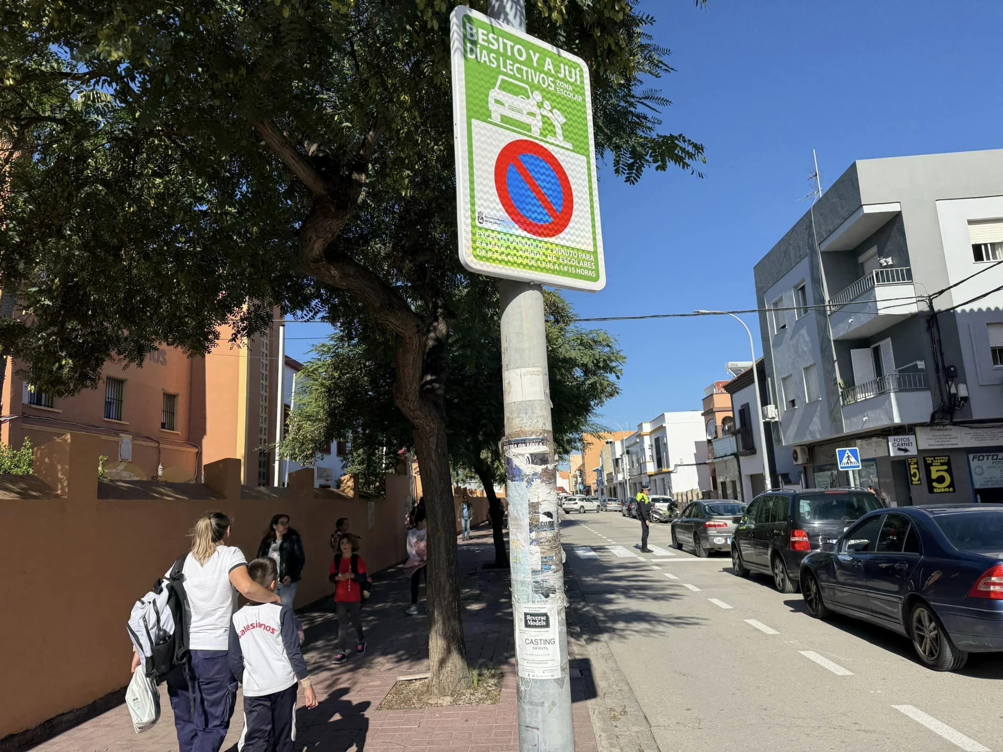 'Un besito y a juí', las nuevas zonas de estacionamiento limitado en la 'supermanzana' de La Línea. 