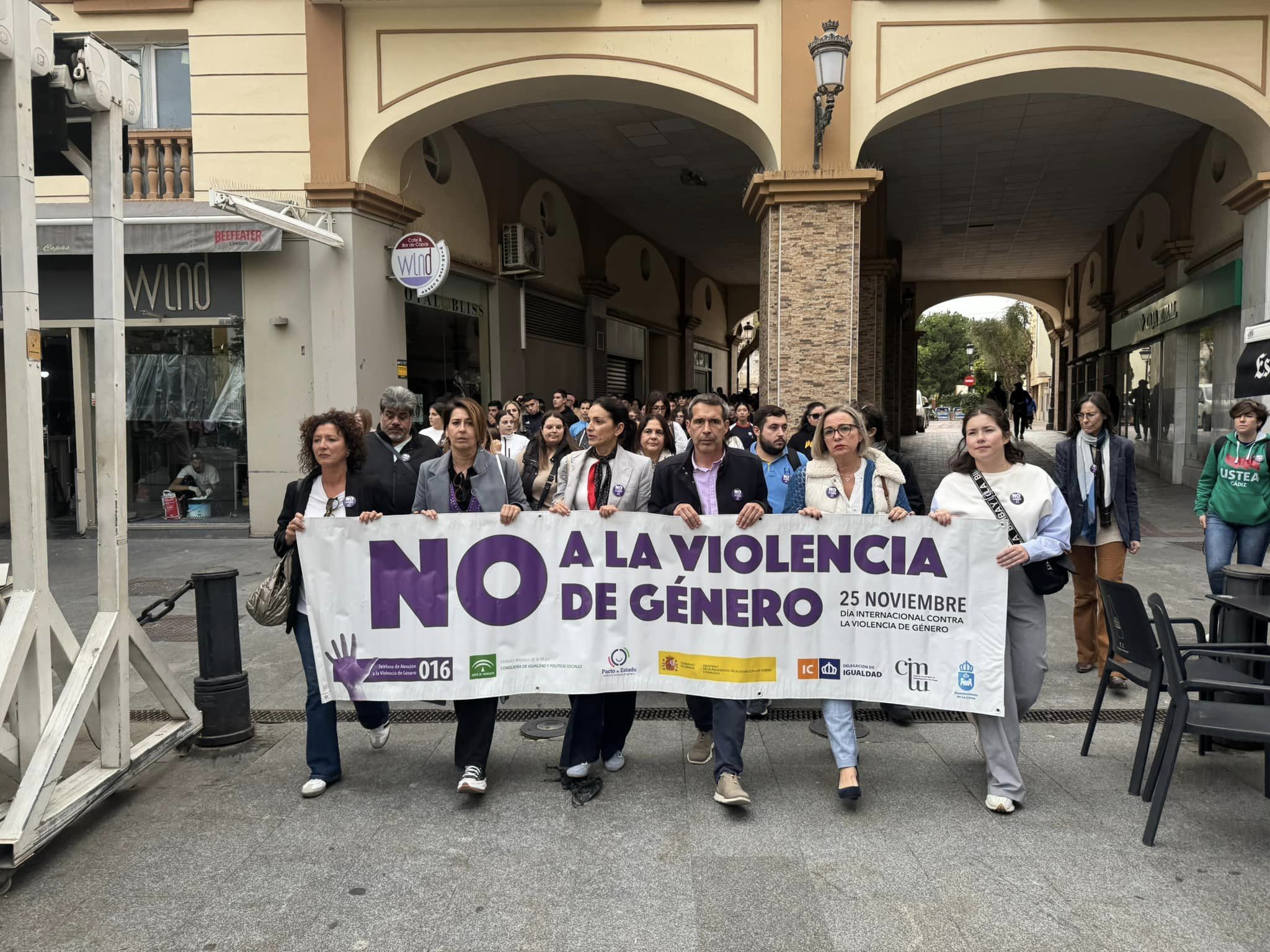 La Línea marcha contra la violencia hace las mujeres