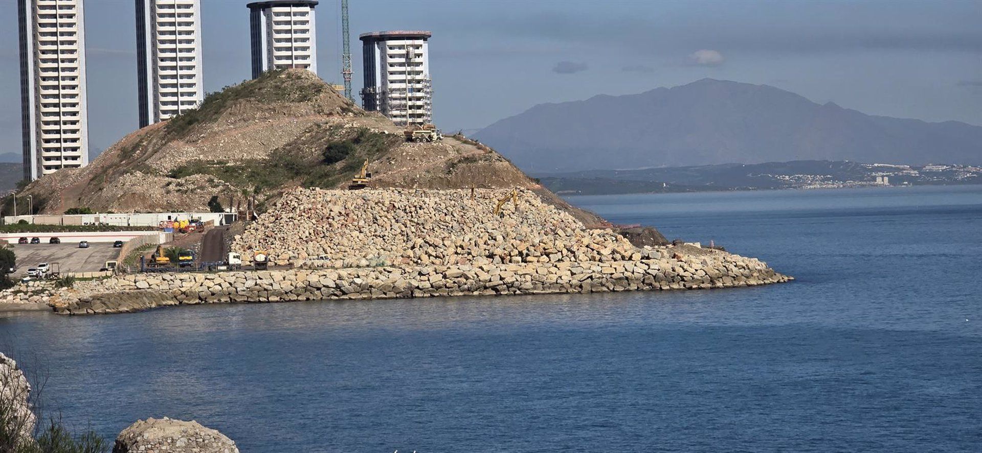 "Sospechoso silencio" de la Junta y del Gobierno mientras Gibraltar "sigue ganando terrenos al mar"