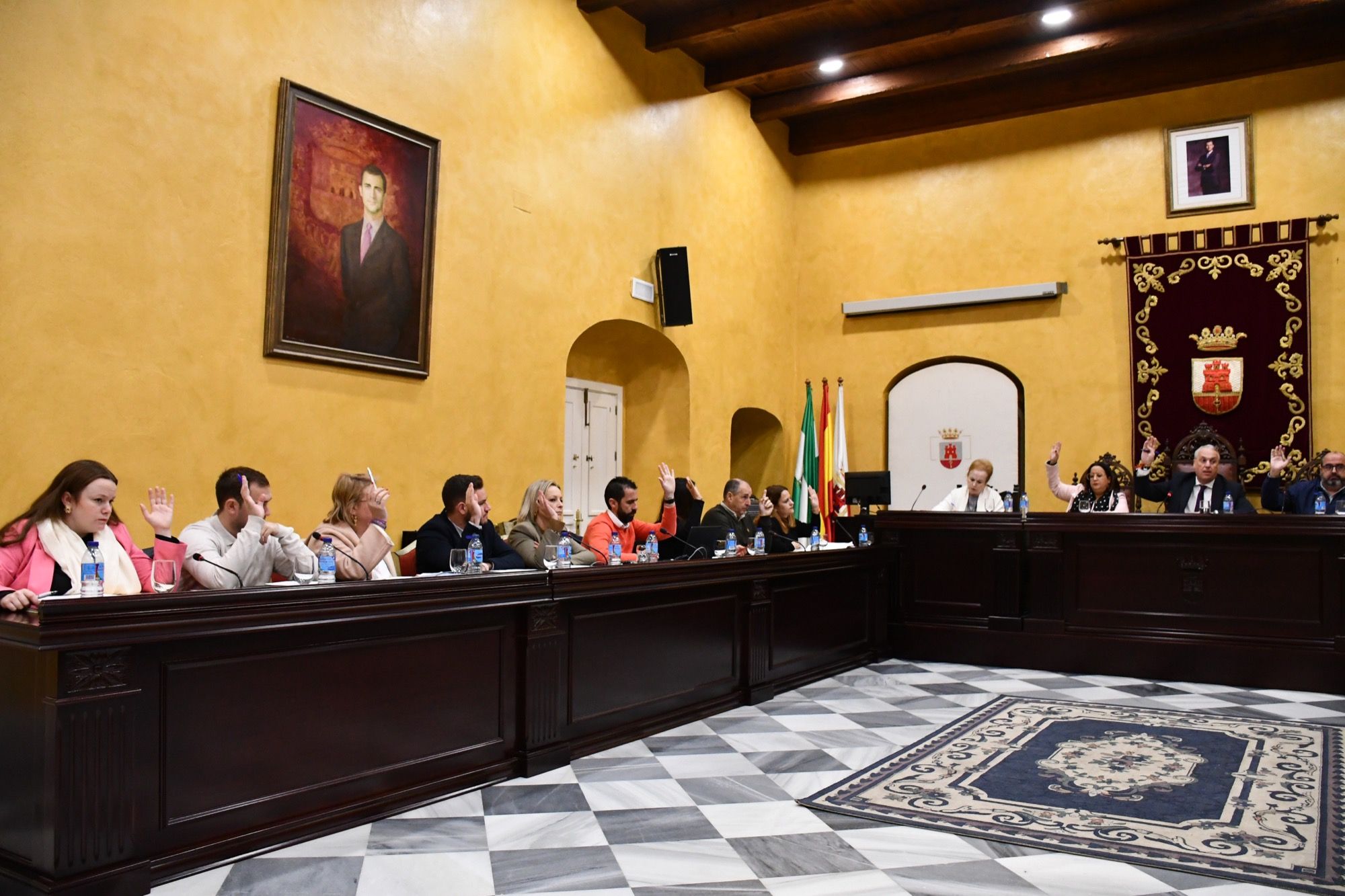 Pleno de diciembre de 2024. El pleno de San Roque adjudica la gestión de la piscina municipal a la empresa Deportes AJ17 S.L.