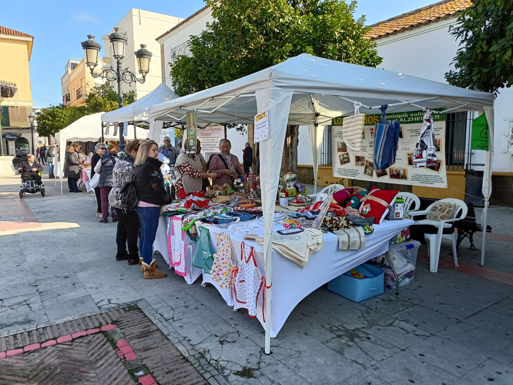 Los Barrios celebra su tradicional mercadillo solidario navideño