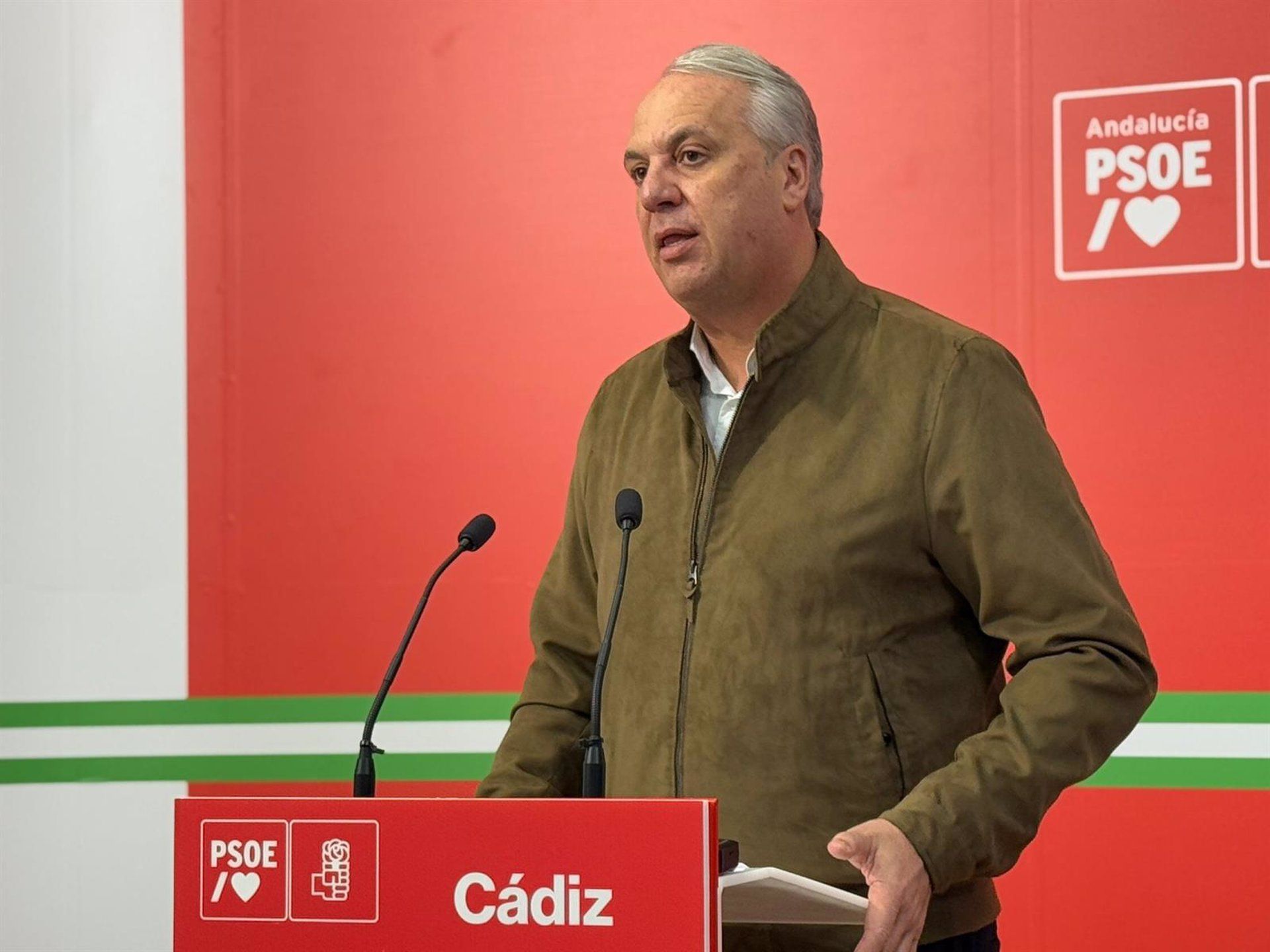 Ruiz Boix critica que Sanz "repita las mismas promesas del PP porque han tirado por la borda estos seis años". Foto: El secretario general del PSOE en Cádiz, Juan Carlos Ruiz Boix, en rueda de prensa. - PSOE.