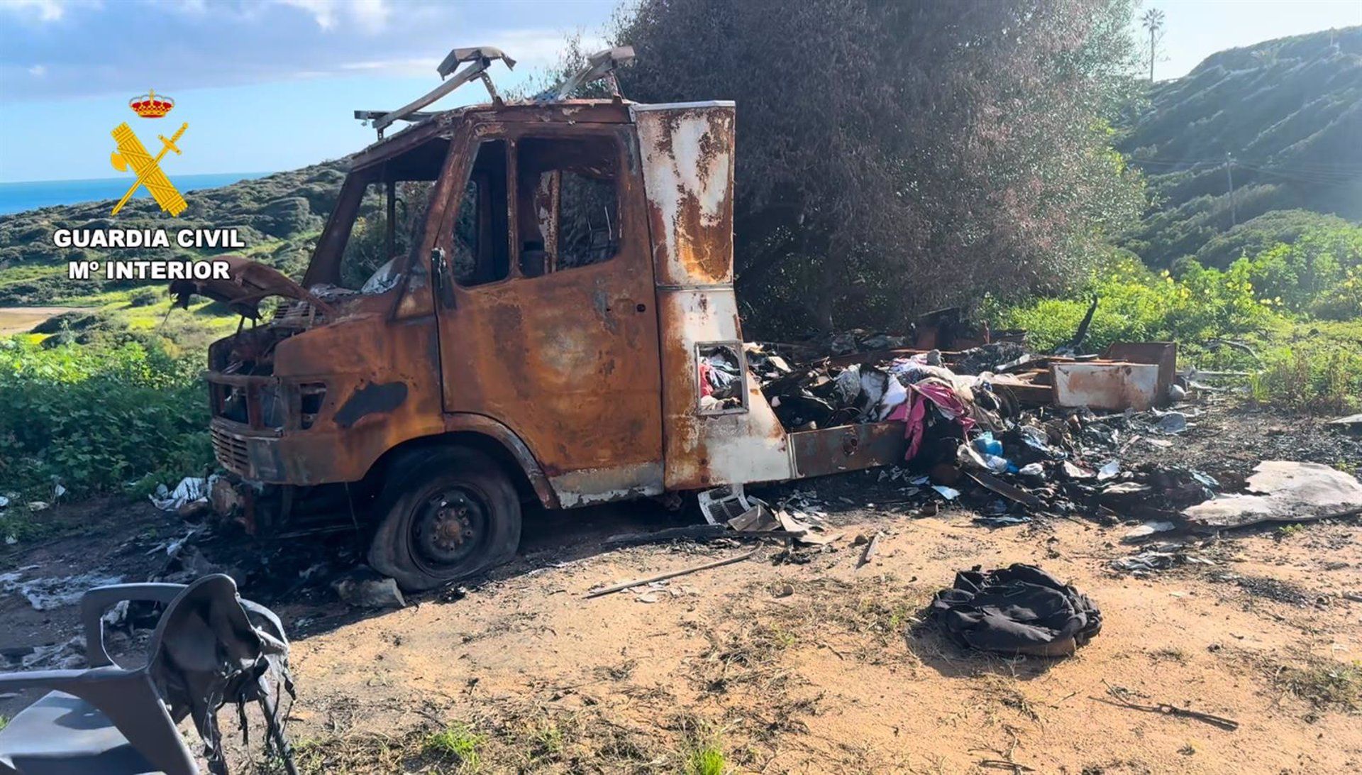 Estado de la autocaravana en la que hallaron muerta a una mujer en San Roque tras ser asesinada. - GUARDIA CIVIL.