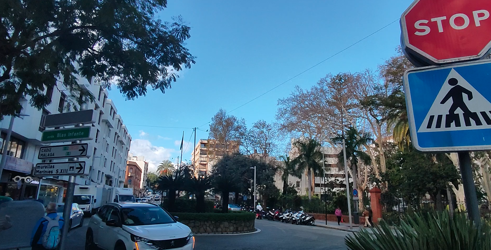 El corte de la circulación en la avenida Blas Infante por las obras se hace efectivo el lunes.