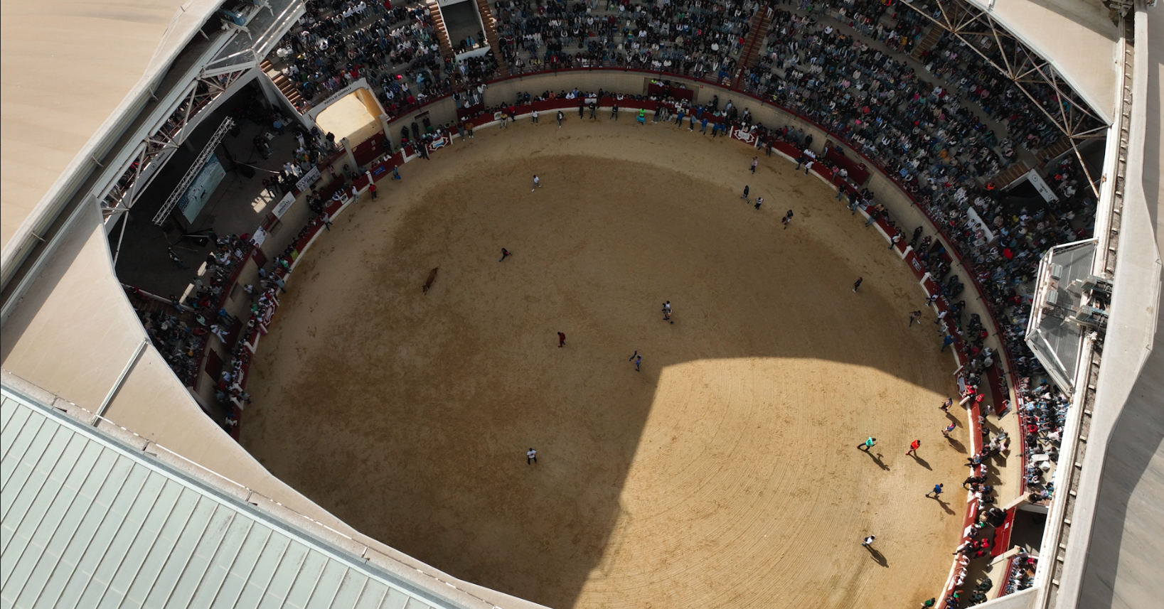 La Plaza de Toros de Los Barrios se convierte en un espacio multicultural 