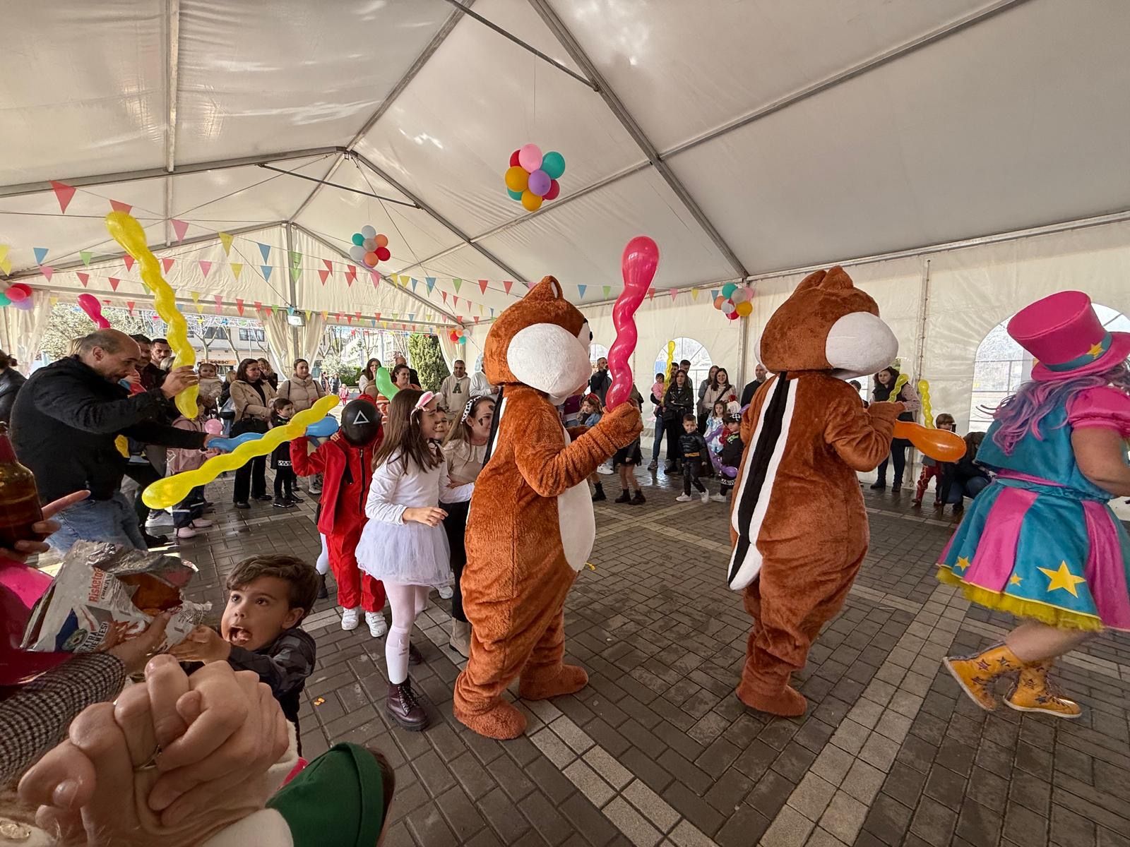 Guadiaro despide su carnaval con fiesta y música.