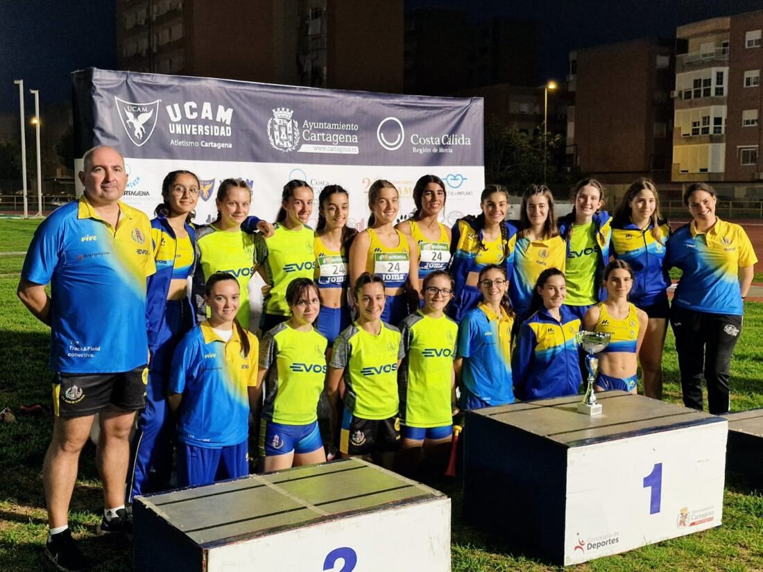 El Equipo Femenino Sub-16 Del CA Bahía De Algeciras, Campeón De España ...